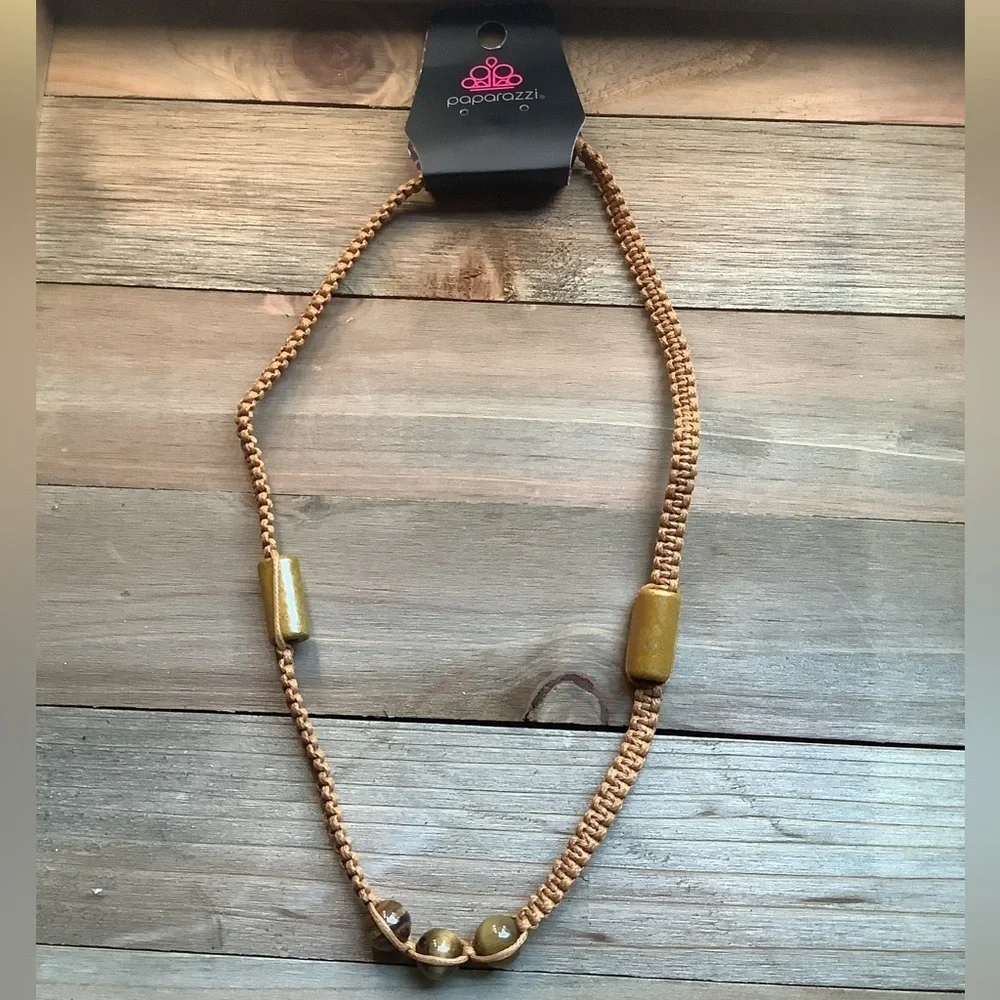 ❄️ Paparazzi | Gold Beaded Green Necklace Set